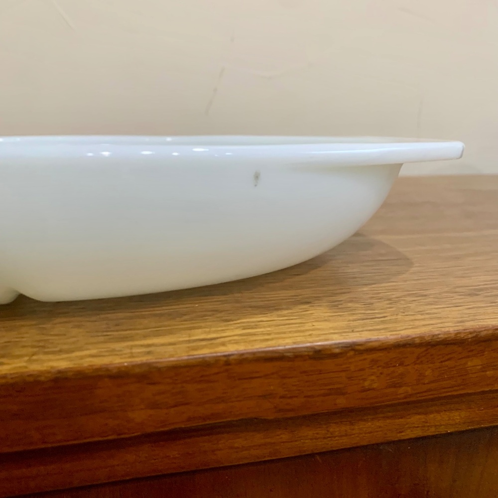 Pyrex Divided Dish 1.5 Qt | White Opal Glass | USA Made Ovenware - Picture 7 of 13